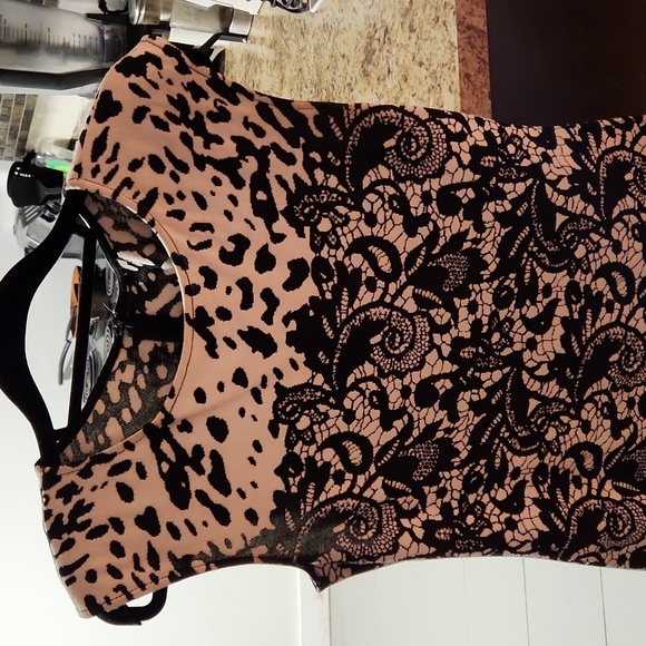 St. John knit (you'll never find another at this price) fabulous Size 8 B&W - Picture 2 of 3